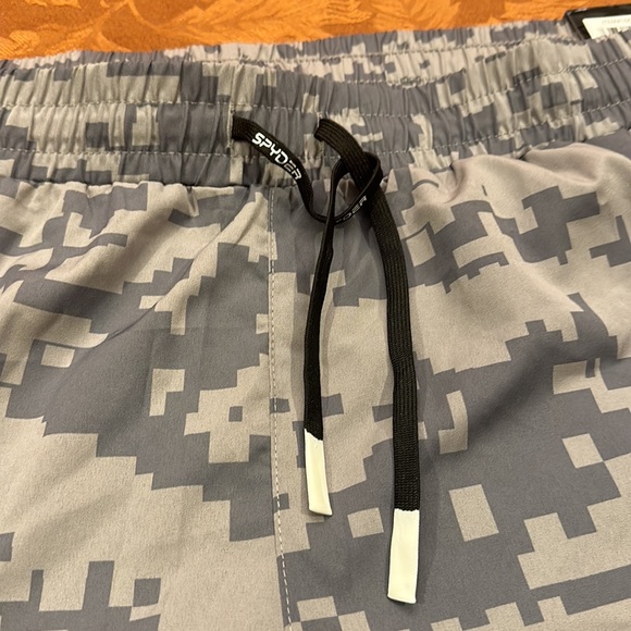 Spyder men’s active shorts camo gray size XL NWT 2 pockets - Picture 2 of 6